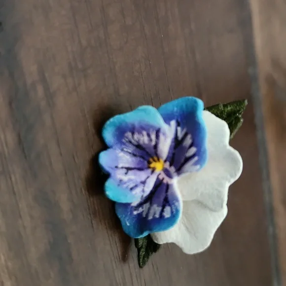 Hand Painted Leather Pansy Flower Earrings. - Picture 4 of 6